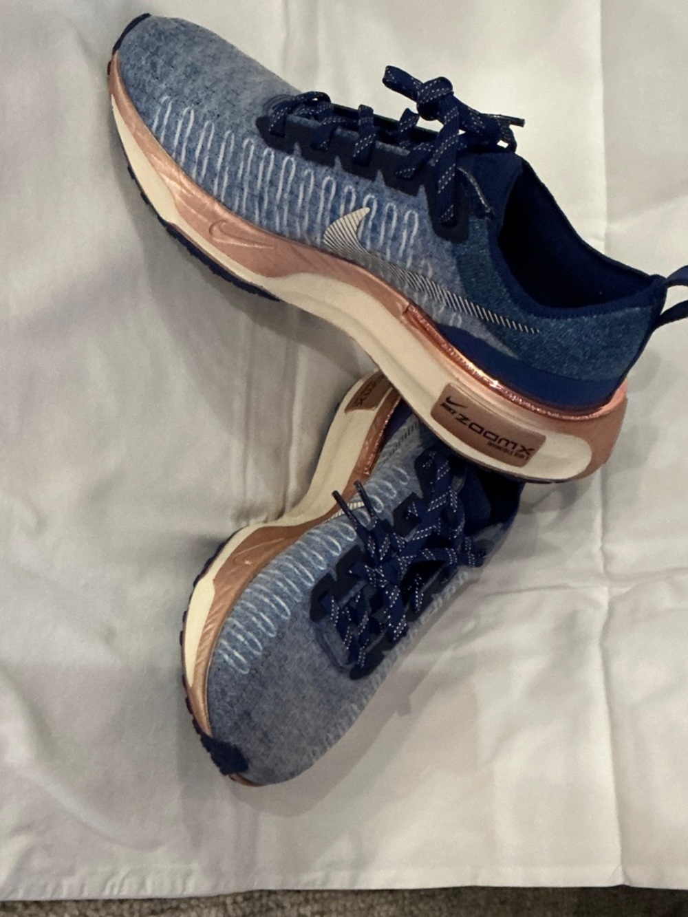 Nike Women's Navy and Rose Gold Running Sneakers